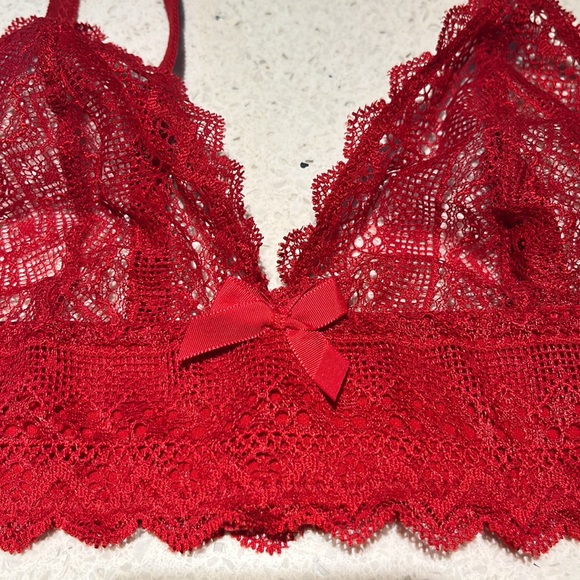 Red lace geo bra and panty set - Picture 3 of 4